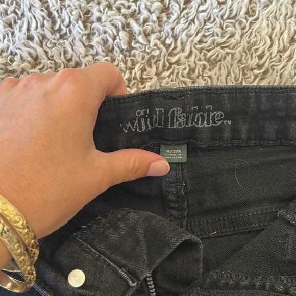 Black wild fable Jean shorts size 4 - Picture 3 of 4